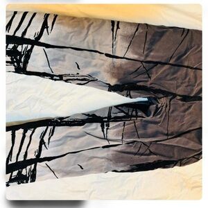 Womyn Black and Gray capri pants